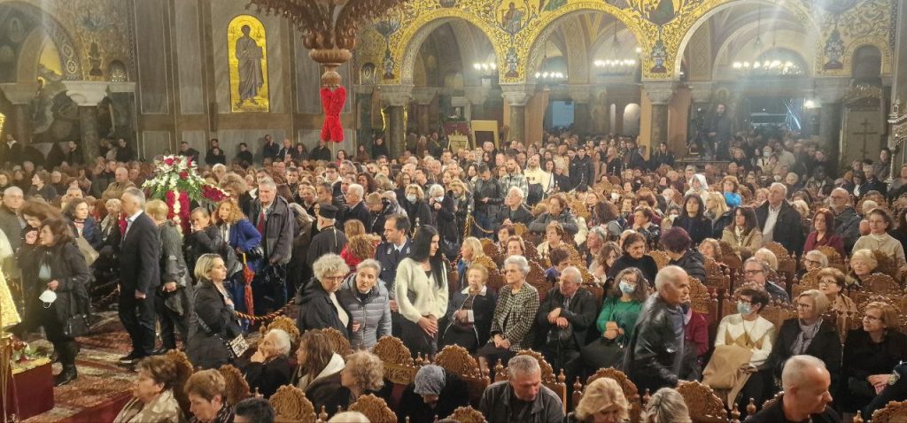 Πάτρα: Το αδιαχώρητο στον Ι.Ν. Αγίου Ανδρέου - ΔΕΙΤΕ ΠΟΛΛΕΣ φωτό από τον Εσπερινό