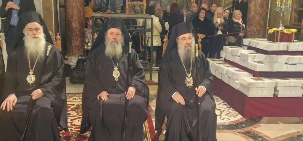 Πάτρα: Το αδιαχώρητο στον Ι.Ν. Αγίου Ανδρέου - ΔΕΙΤΕ ΠΟΛΛΕΣ φωτό από τον Εσπερινό