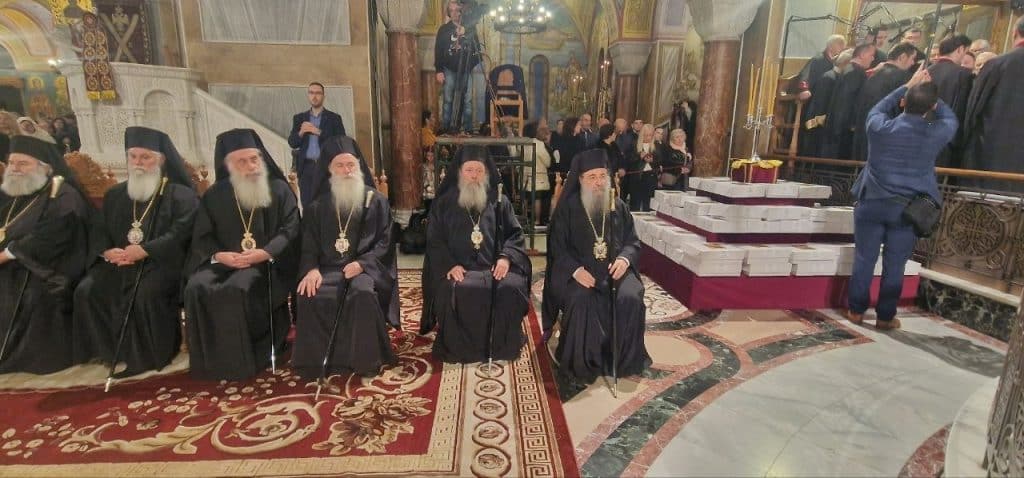 Πάτρα: Το αδιαχώρητο στον Ι.Ν. Αγίου Ανδρέου - ΔΕΙΤΕ ΠΟΛΛΕΣ φωτό από τον Εσπερινό