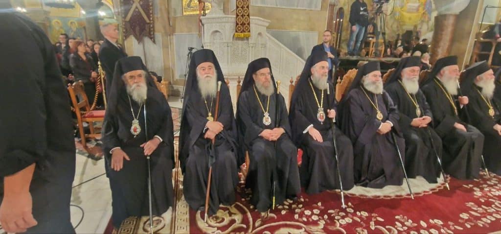 Πάτρα: Το αδιαχώρητο στον Ι.Ν. Αγίου Ανδρέου - ΔΕΙΤΕ ΠΟΛΛΕΣ φωτό από τον Εσπερινό