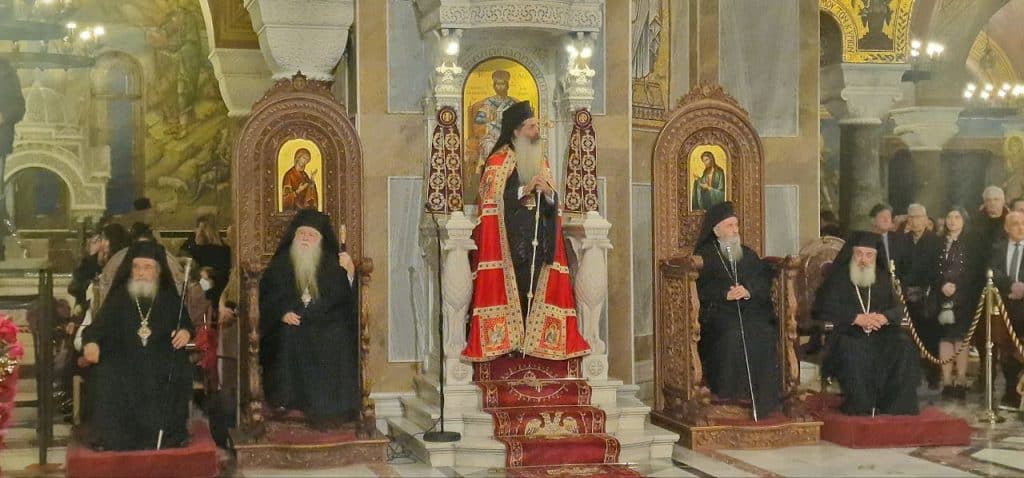 Πάτρα: Το αδιαχώρητο στον Ι.Ν. Αγίου Ανδρέου - ΔΕΙΤΕ ΠΟΛΛΕΣ φωτό από τον Εσπερινό