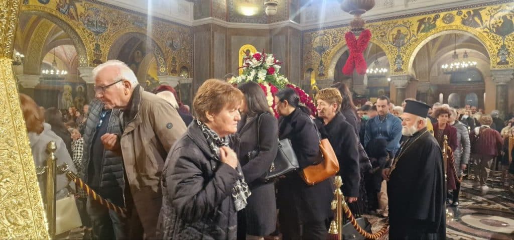 Πάτρα: Το αδιαχώρητο στον Ι.Ν. Αγίου Ανδρέου - ΔΕΙΤΕ ΠΟΛΛΕΣ φωτό από τον Εσπερινό