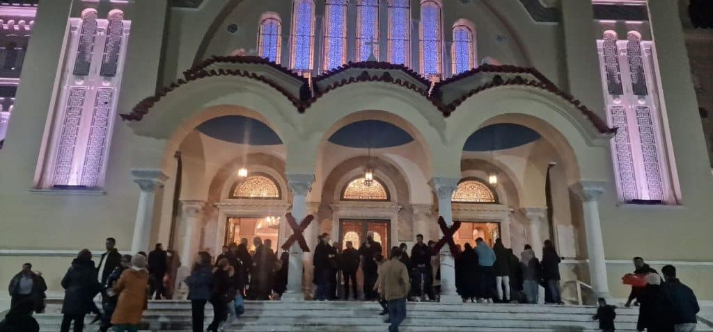 Πάτρα: Το αδιαχώρητο στον Ι.Ν. Αγίου Ανδρέου - ΔΕΙΤΕ ΠΟΛΛΕΣ φωτό από τον Εσπερινό