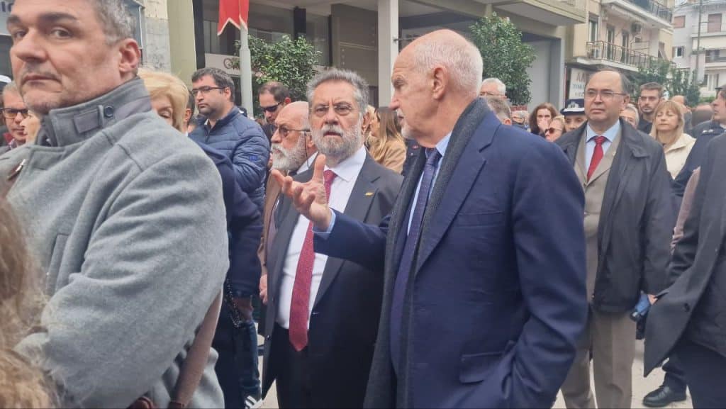 Πάτρα - Φωτό: Χιλιάδες πιστών στην λιτανεία που έγινε για τον Αγιο Ανδρέα