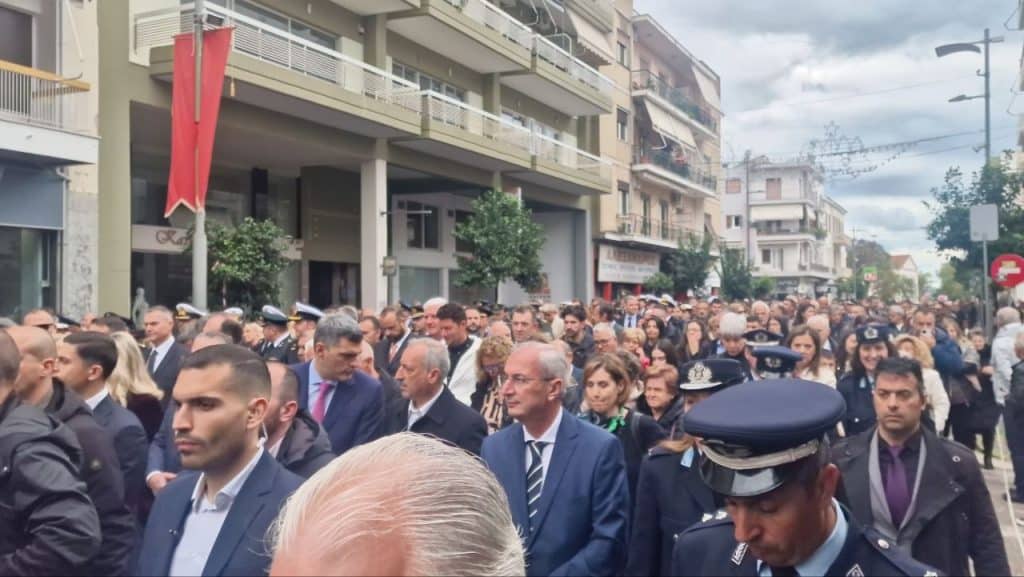 Πάτρα - Φωτό: Χιλιάδες πιστών στην λιτανεία που έγινε για τον Αγιο Ανδρέα