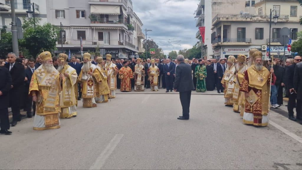 Πάτρα - Φωτό: Χιλιάδες πιστών στην λιτανεία που έγινε για τον Αγιο Ανδρέα