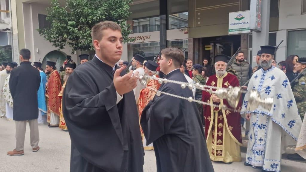 Πάτρα - Φωτό: Χιλιάδες πιστών στην λιτανεία που έγινε για τον Αγιο Ανδρέα