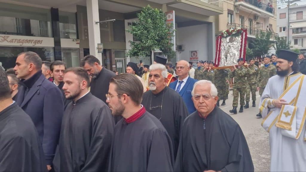 Πάτρα - Φωτό: Χιλιάδες πιστών στην λιτανεία που έγινε για τον Αγιο Ανδρέα