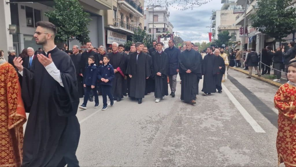 Πάτρα - Φωτό: Χιλιάδες πιστών στην λιτανεία που έγινε για τον Αγιο Ανδρέα