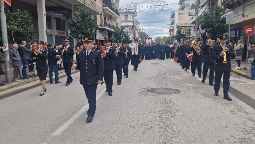Πάτρα - Φωτό: Χιλιάδες πιστών στην λιτανεία που έγινε για τον Αγιο Ανδρέα