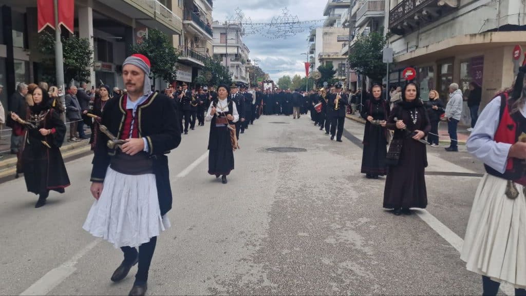 Πάτρα - Φωτό: Χιλιάδες πιστών στην λιτανεία που έγινε για τον Αγιο Ανδρέα