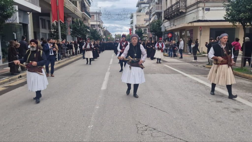 Πάτρα - Φωτό: Χιλιάδες πιστών στην λιτανεία που έγινε για τον Αγιο Ανδρέα