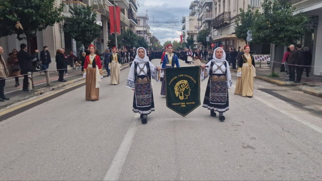 Πάτρα - Φωτό: Χιλιάδες πιστών στην λιτανεία που έγινε για τον Αγιο Ανδρέα