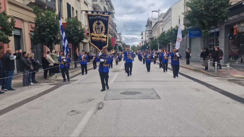Πάτρα - Φωτό: Χιλιάδες πιστών στην λιτανεία που έγινε για τον Αγιο Ανδρέα