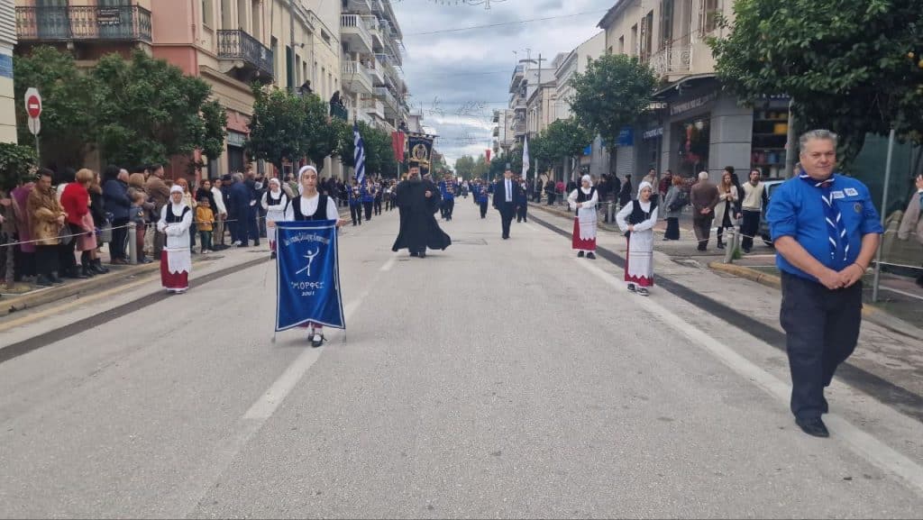 Πάτρα - Φωτό: Χιλιάδες πιστών στην λιτανεία που έγινε για τον Αγιο Ανδρέα