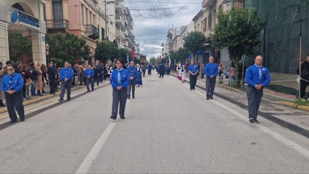 Πάτρα - Φωτό: Χιλιάδες πιστών στην λιτανεία που έγινε για τον Αγιο Ανδρέα