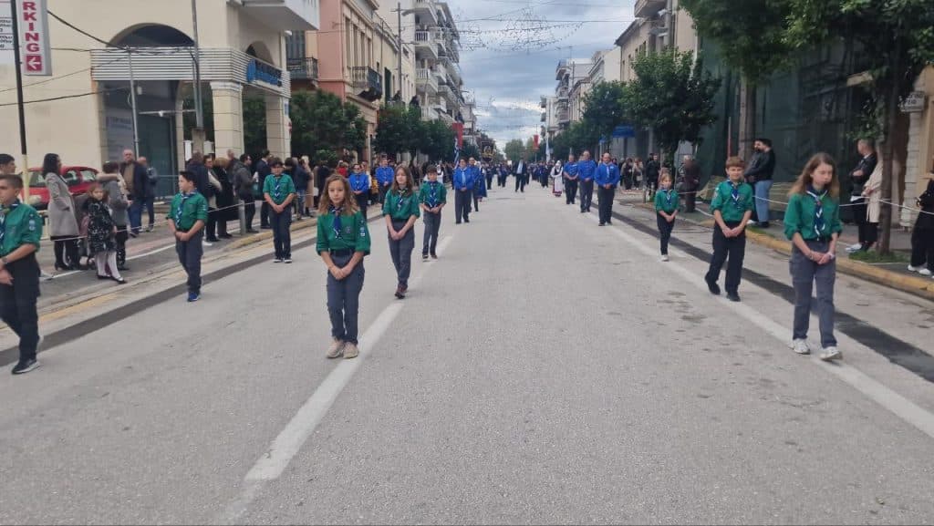 Πάτρα - Φωτό: Χιλιάδες πιστών στην λιτανεία που έγινε για τον Αγιο Ανδρέα