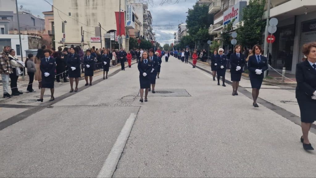 Πάτρα - Φωτό: Χιλιάδες πιστών στην λιτανεία που έγινε για τον Αγιο Ανδρέα