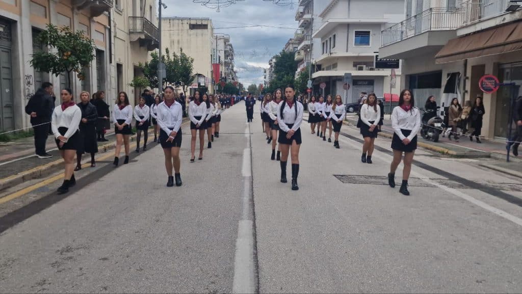 Πάτρα - Φωτό: Χιλιάδες πιστών στην λιτανεία που έγινε για τον Αγιο Ανδρέα