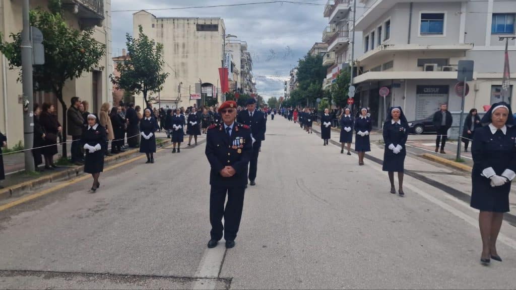 Πάτρα - Φωτό: Χιλιάδες πιστών στην λιτανεία που έγινε για τον Αγιο Ανδρέα