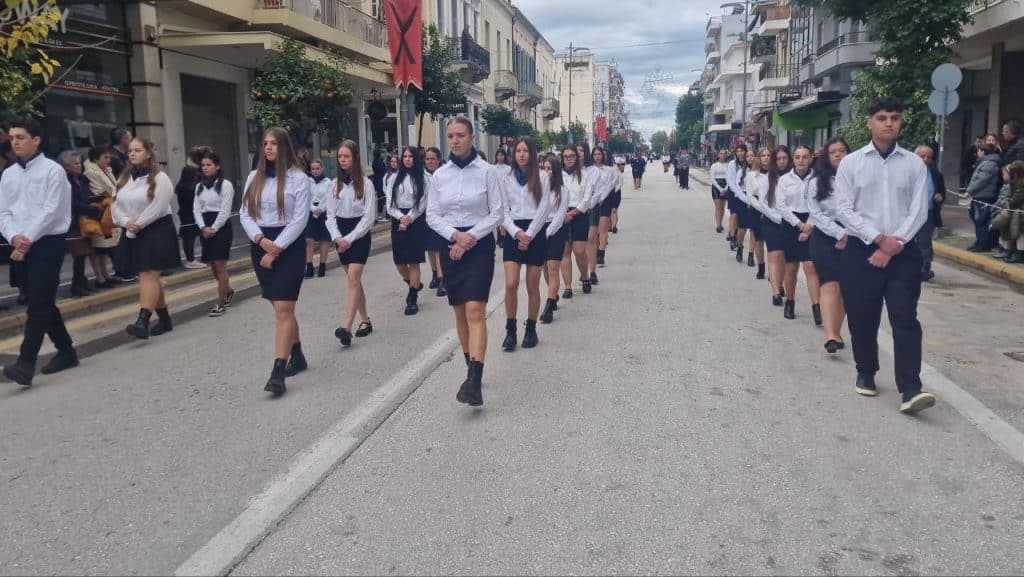 Πάτρα - Φωτό: Χιλιάδες πιστών στην λιτανεία που έγινε για τον Αγιο Ανδρέα