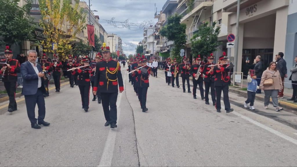 Πάτρα - Φωτό: Χιλιάδες πιστών στην λιτανεία που έγινε για τον Αγιο Ανδρέα
