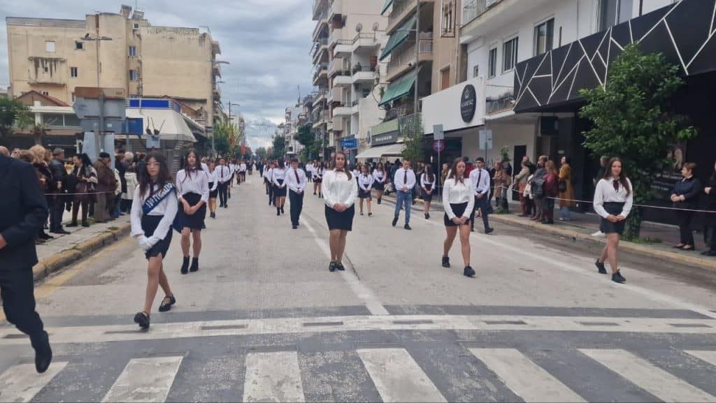 Πάτρα - Φωτό: Χιλιάδες πιστών στην λιτανεία που έγινε για τον Αγιο Ανδρέα