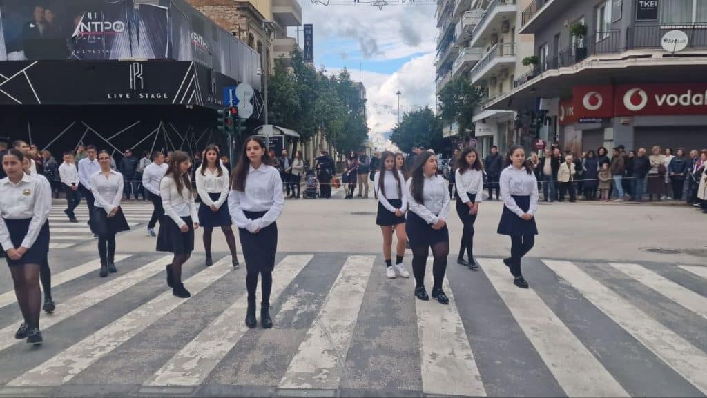 Πάτρα - Φωτό: Χιλιάδες πιστών στην λιτανεία που έγινε για τον Αγιο Ανδρέα