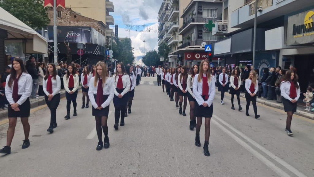 Πάτρα - Φωτό: Χιλιάδες πιστών στην λιτανεία που έγινε για τον Αγιο Ανδρέα