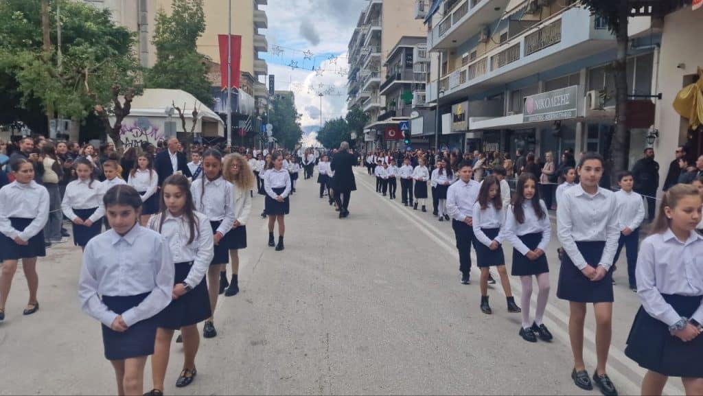 Πάτρα - Φωτό: Χιλιάδες πιστών στην λιτανεία που έγινε για τον Αγιο Ανδρέα