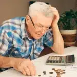 «Ασημένιο τσουνάμι» απειλεί τις ΗΠΑ: Οι Αμερικανοί γερνούν, αλλά οι συντάξεις δεν φτάνουν για όλους και το κόστος ζωής «εξαφανίζει» τις παροχές