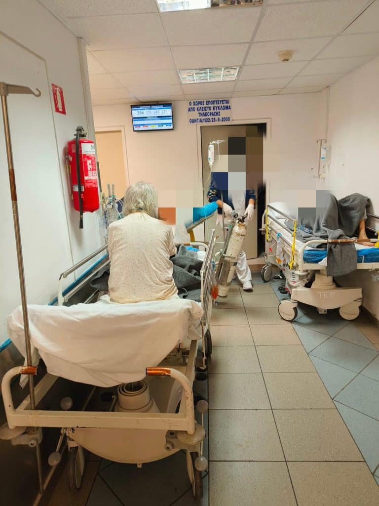 215 διακομιδές ασθενών από τον Πύργο στα νοσοκομεία της Πάτρας σε ένα μήνα – Ρίο: 39 ασθενείς επί τρεις ημέρες ήσαν στα ράντζα!