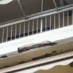 Πάτρα - φωτό: Επικίνδυνο μπαλκόνι στην Αγίου Ανδρέου