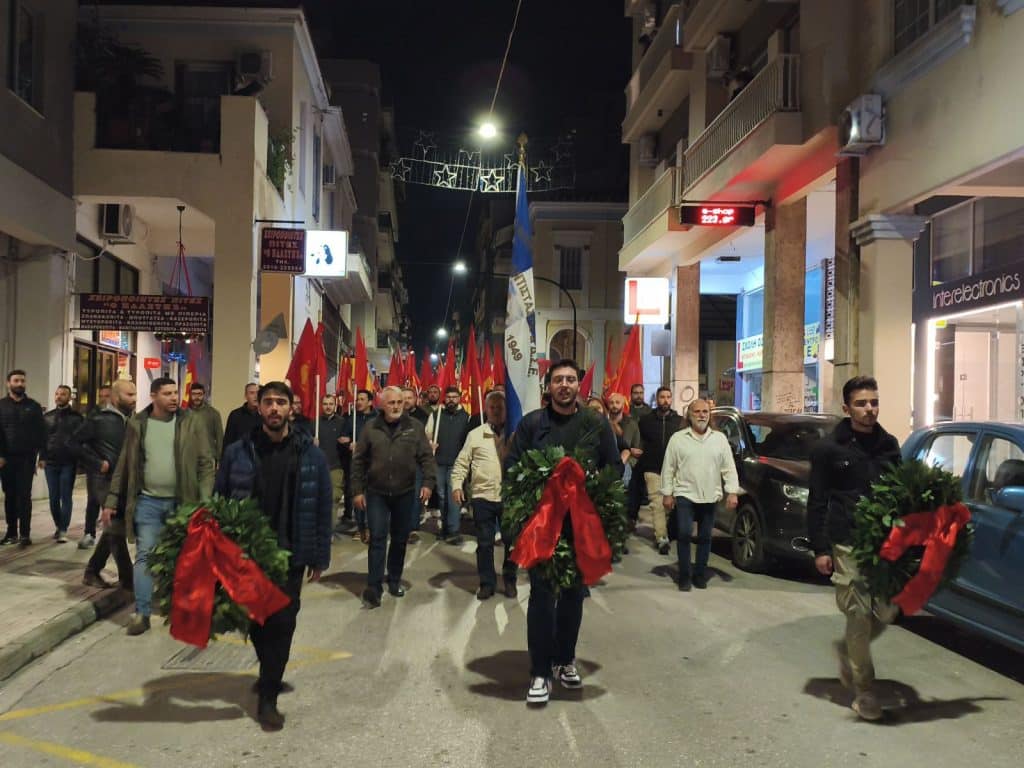 ΚΚΕ: Κατάθεση στεφάνων στην παλιά Ασφάλεια Πατρών ΚΚΕ: Κατάθεση στεφάνων στην παλιά Ασφάλεια Πατρών