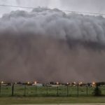 Γιγαντιαίο σύννεφο σκόνης «καταπίνει» πόλη στην Αργεντινή – Δείτε εντυπωσιακό βίντεο του φαινομένου