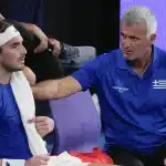 Ο πατέρας Τσιτσιπάς υποστήριξε ότι εκείνος οδηγούσε με 213 χλμ. την Lotus - Αρνητική η στάση της Τροχαίας