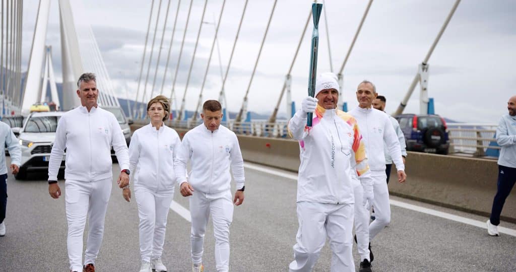 Η Ολυμπιακή Φλόγα διέσχισε τη Γέφυρα Ρίου – Αντιρρίου στη διαδρομή της