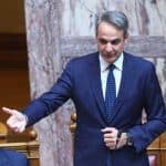 Μητσοτάκης σε βουλευτές της ΝΔ: Εκλογές την Άνοιξη του 2027, το θέμα είναι ποιος θα σουβλιστεί