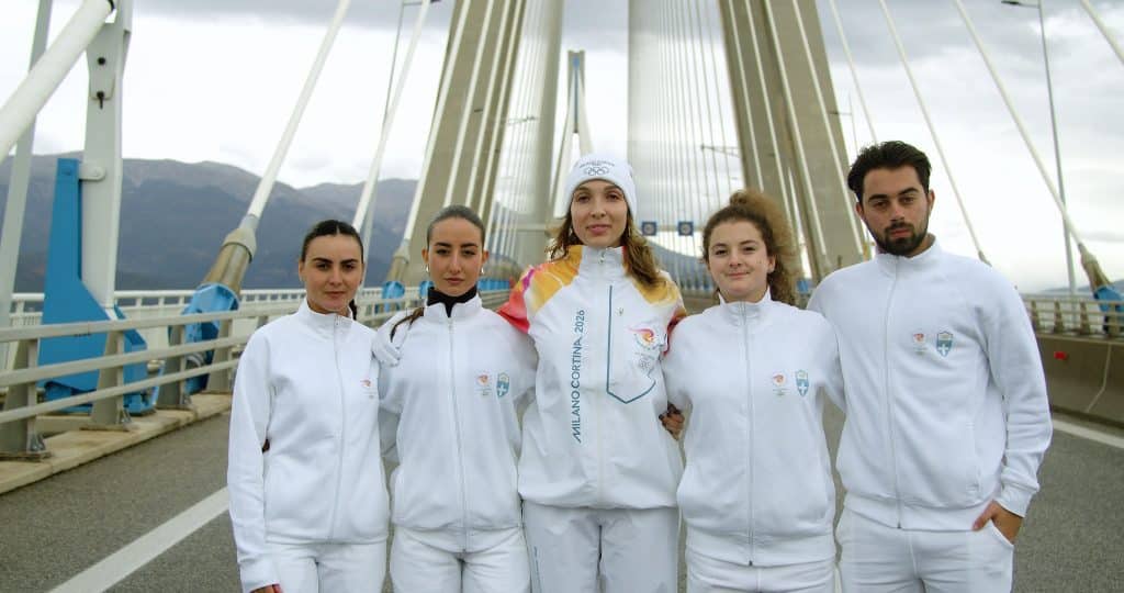 Η Ολυμπιακή Φλόγα διέσχισε τη Γέφυρα Ρίου – Αντιρρίου στη διαδρομή της