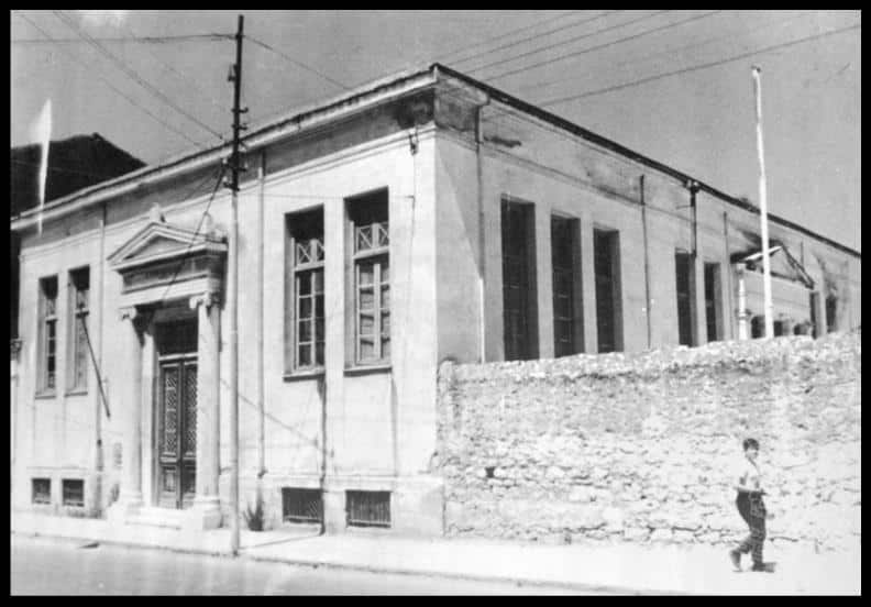 Πάτρα - Φωτό ντοκουμέντο: το Στρούμπειο Δημοτικό... μιας άλλης εποχής