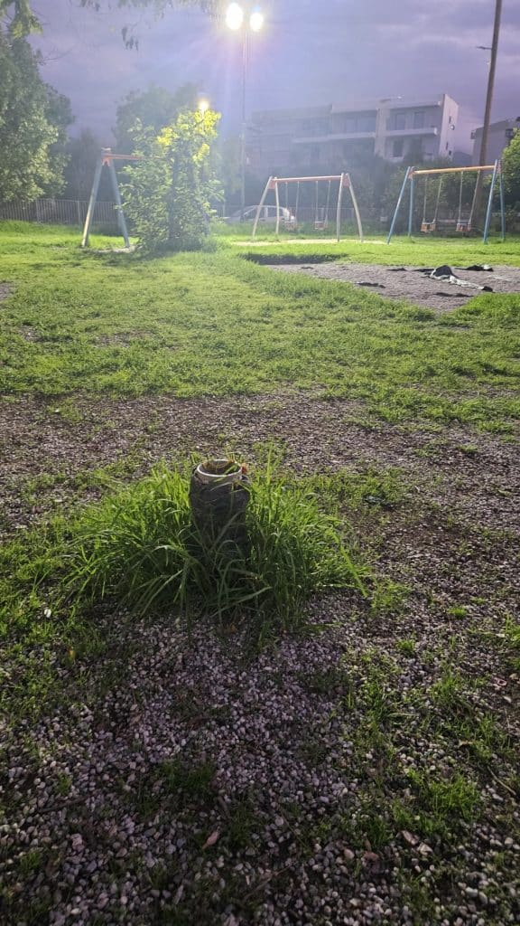 Πάτρα: Παιδική χαρά... καρμανιόλα! Σε απόγνωση γονείς: Ποιος θα αναλάβει την ευθύνη; φωτο