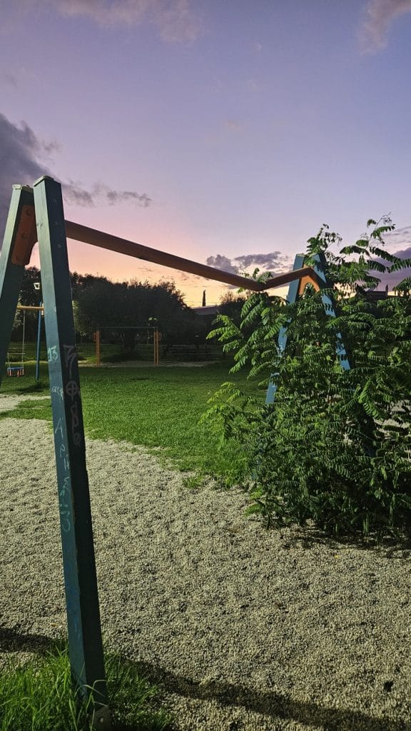 Πάτρα: Παιδική χαρά... καρμανιόλα! Σε απόγνωση γονείς: Ποιος θα αναλάβει την ευθύνη; φωτο