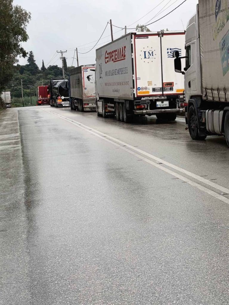 Πάτρα - φωτό! Σύγκρουση "γιγάντων" στο Θεριανό - Εγκλωβίστηκε άτομο - φωτό Πάτρα - φωτό! Σύγκρουση "γιγάντων" στο Θεριανό - Εγκλωβίστηκε άτομο - φωτό