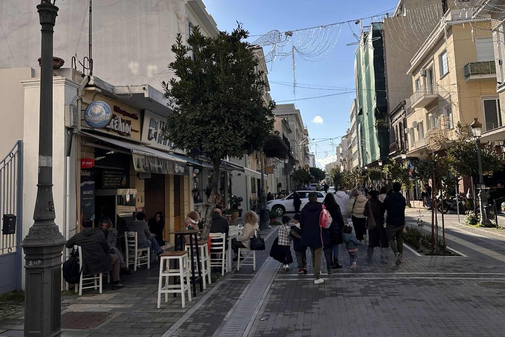 Γεμίζει κόσμο το τμήμα της Μαιζώνος μέχρι Γούναρη! Δείτε τι καταστήματα ανοίγουν Γεμίζει κόσμο το τμήμα της Μαιζώνος μέχρι Γούναρη! Δείτε τι καταστήματα ανοίγουν