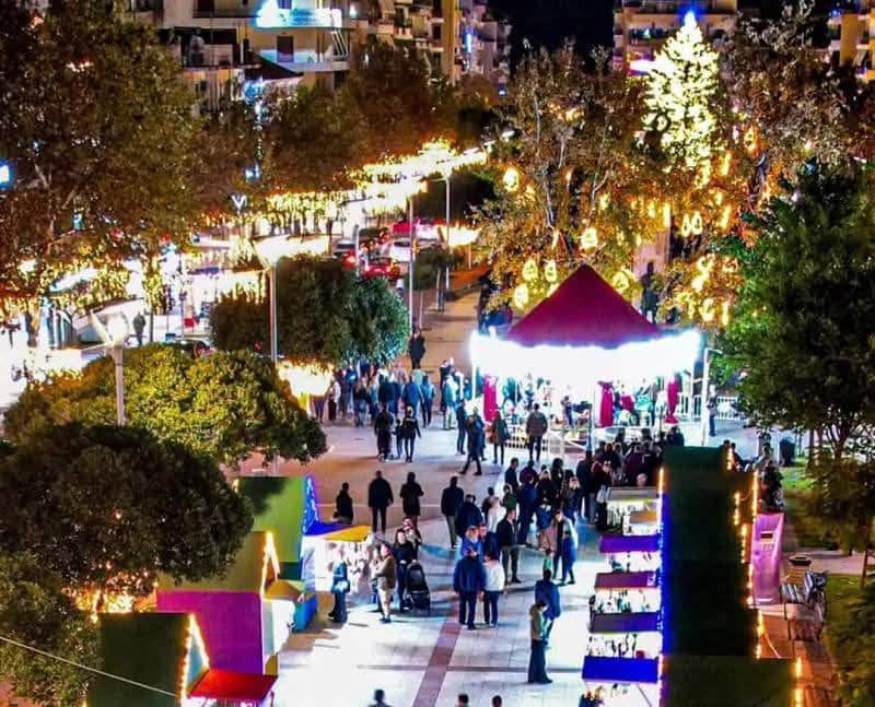 Δείτε εντυπωσιακές φωτο: Πώς στολίστηκε η Καλαμάτα για τα Χριστούγεννα