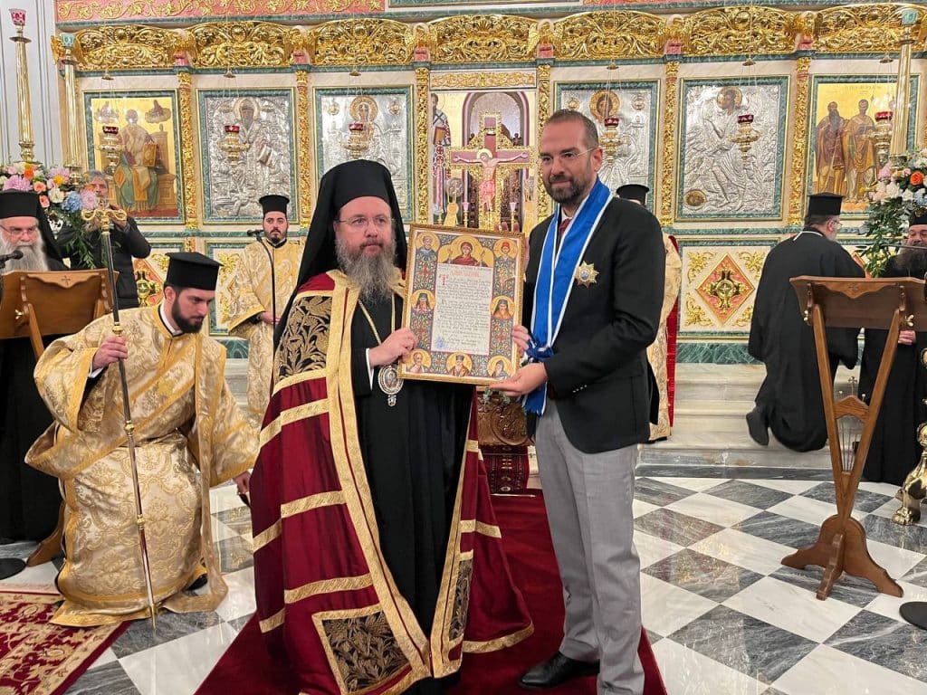 Υψιστη τιμή για τον Νεκτάριο Φαρμάκη! Δείτε με τι τιμήθηκε! Φωτό