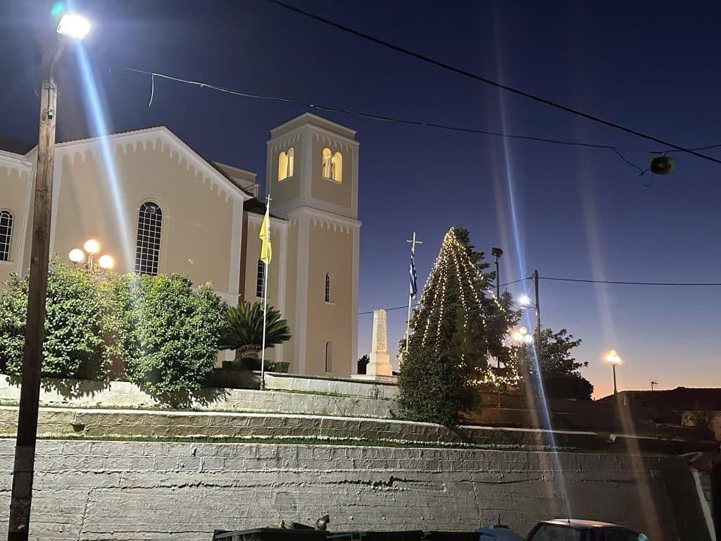 Αχαϊα - φωτό : Ο στολισμός στα Λουσικά Αχαϊα - φωτό : Ο στολισμός στα Λουσικά