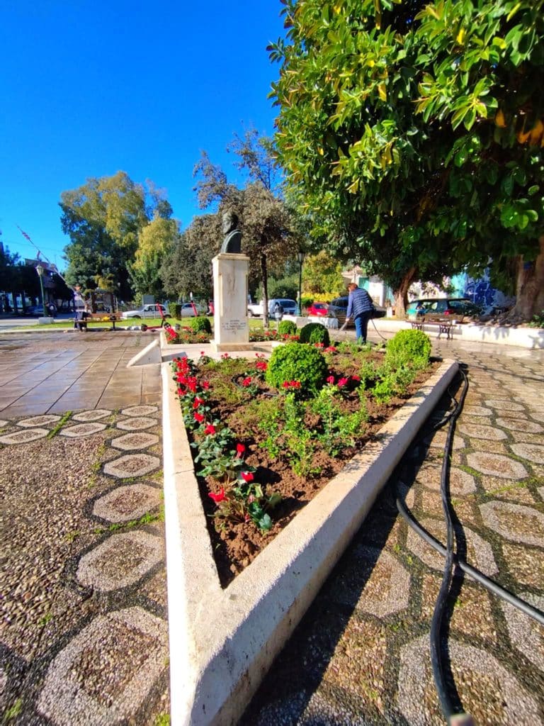 Πάτρα: "Πρασίνισε" και η Πλατεία Παπαφλέσσα - φωτο