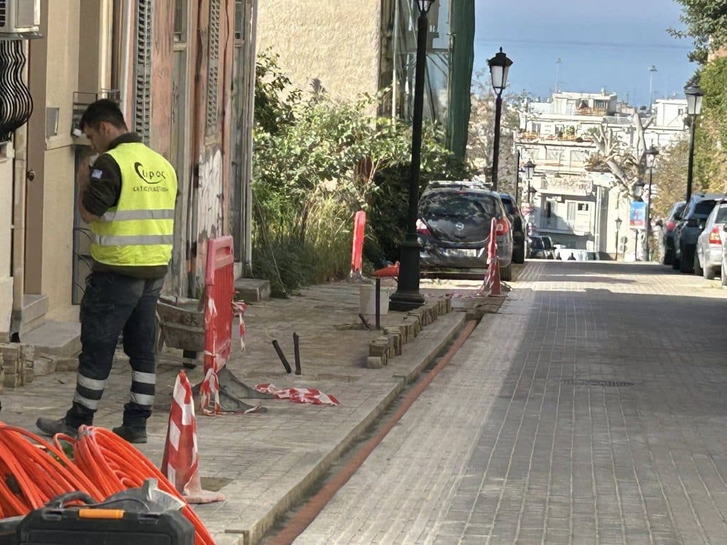 Απίστευτο: Δείτε φωτό: Αφού έβαλαν κυβόλιθο.... ξανασκάβουν την Ανω Πόλη
