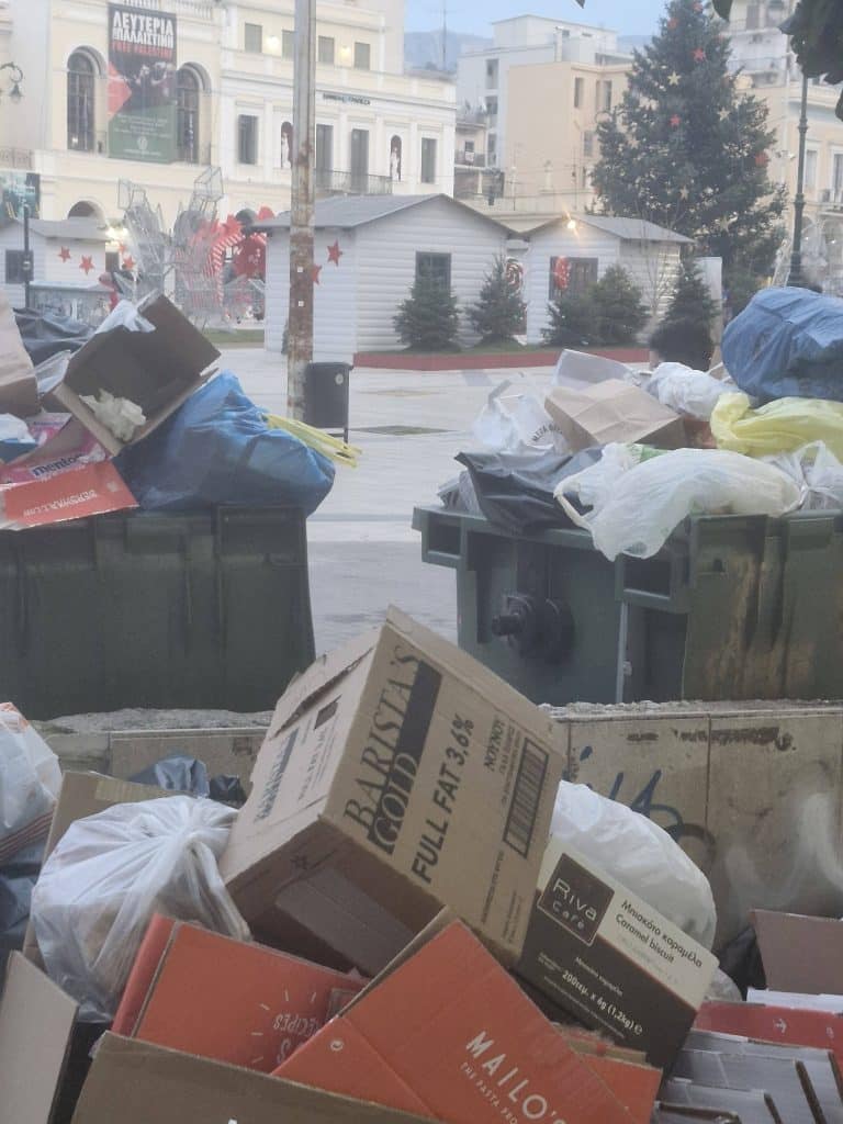 ΦΙΛΙΠΠΟΣ ΟΙΚΟΝΟΜΟΥ: Ιδού τα χάλια της Πλ. Γεωργίου - φωτό